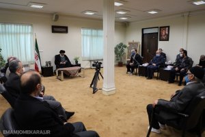 در دیدار هیات رئیسه اتاق اصناف ،رئیس سازمان صمت و جمعی از روسای اتحادیه های صنفی با امام جمعه کرج :