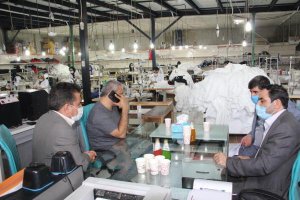 در دیدار از کارگاه تولیدی ماسک و گان بهداشتی در کرج عنوان شد : موانع و مشکلات پیش روی تولیدکنندگان ماسک وگان بهداشتی در اسرع وقت رسیدگی می شود .