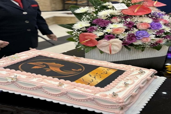 به همت اتحادیه ارایشگران زنانه مرکز البرز برگزار شد در راستای گرامیداشت روز ارایشگر و روز زن همایشی اموزشی در حوزه بهداشت و قوانین نظام صنفی و تقدیر از فعالین این صنف به همت اتحادیه ارایشگران زنانه شهرستان کرج برگزار شد .