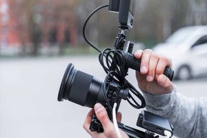 البرزی ها به تصویربرداران غیرمجاز در تالارهای پذیرایی اعتماد نکنند