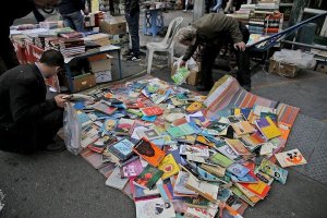 کاهش چشمگیر فروش کتابفروشان البرز/ دستفروشان عامل اصلی مشکلات صنفی