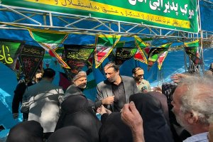 طنین فریاد استکبارستیزی در کرج  موکب داری اتاق اصناف مرکز استان البرز در مراسم راهپیمایی ۱۳ ابان