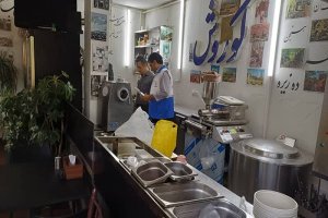 گشت مشترک بازرسی اتاق اصناف مرکز استان البرز و نمایندگان  دادستانی کرج به همراه بازرسان معاونت بهداشتی دانشگاه علوم پزشکی استان البرز در منطقه غرب و شرق مرکز استان از صنوف طباخی ها و ابمیوه فروشی ها ؛مورخ ۲۳ و ۲۴ خرداد ماه 1403