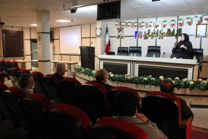 با همکاری دانشگاه علوم پزشکی و معاونت بهداشت محیط کارگاه آموزشی بررسی دستورالعمل های بهداشتی مبارزه با کرونا ویژه روسای اتحادیه های برگزار شد .