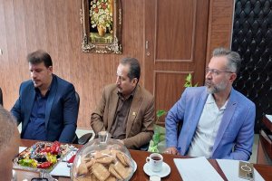 جلسه تعیین تکلیف رسته های تولیدی با حضور محمد دادخواه رئیس اتاق اصناف مرکز استان البرز در محل دفتر کار ایشان با حضور نمایندگان و روسای اتحادیه های ذیربط مورخ ۲۷ فروردین ۱۴۰۴