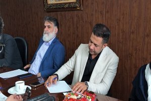 جلسه تعیین تکلیف رسته های تولیدی با حضور محمد دادخواه رئیس اتاق اصناف مرکز استان البرز در محل دفتر کار ایشان با حضور نمایندگان و روسای اتحادیه های ذیربط مورخ ۲۷ فروردین ۱۴۰۴