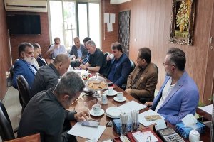 جلسه تعیین تکلیف رسته های تولیدی با حضور محمد دادخواه رئیس اتاق اصناف مرکز استان البرز در محل دفتر کار ایشان با حضور نمایندگان و روسای اتحادیه های ذیربط مورخ ۲۷ فروردین ۱۴۰۴