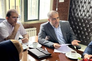 جلسه تعیین تکلیف رسته های تولیدی با حضور محمد دادخواه رئیس اتاق اصناف مرکز استان البرز در محل دفتر کار ایشان با حضور نمایندگان و روسای اتحادیه های ذیربط مورخ ۲۷ فروردین ۱۴۰۴